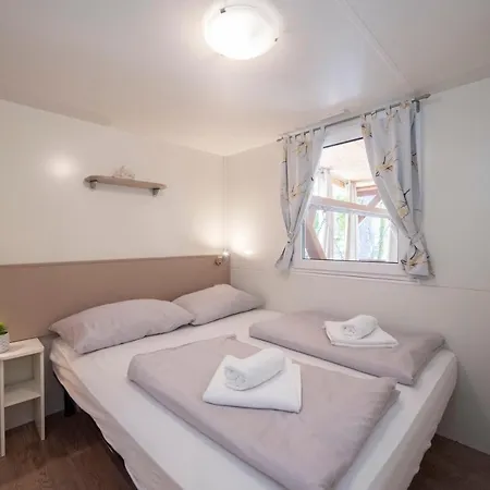 Mobile Cube - 3 Bedrooms, Terrace, Near ビオグラード・ナ・モル