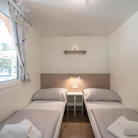 Mobile Cube - 3 Bedrooms, Terrace, Near