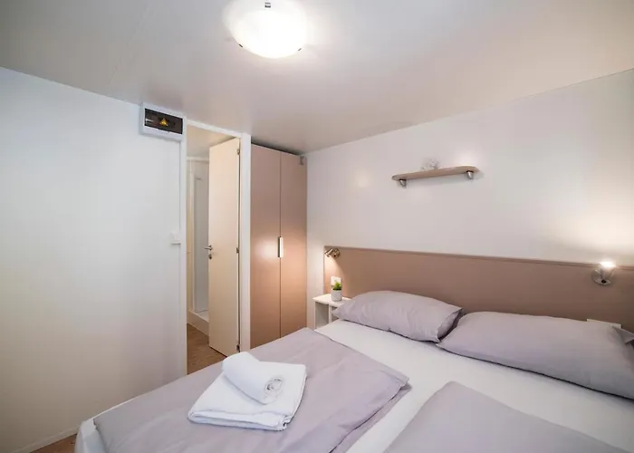 Camping Mobile Home Cube - 3 Bedrooms, Terrace, Near Beach *