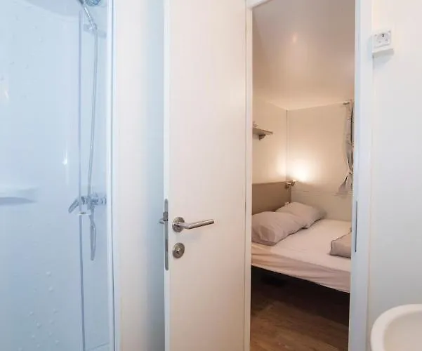 Mobile Home Cube - 3 Bedrooms, Terrace, Near Beach *
