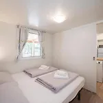 Camping Mobile Cube - 3 Bedrooms, Terrace, Near *