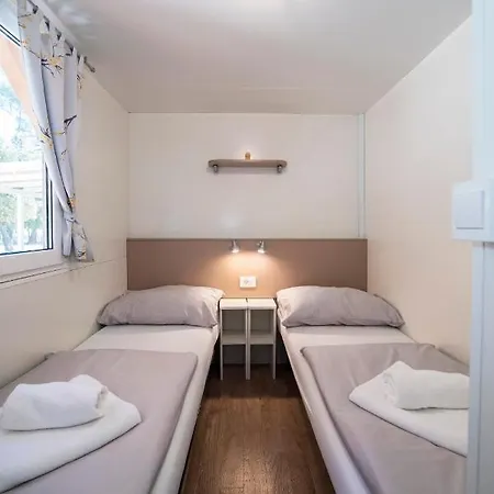 Mobile Cube - 3 Bedrooms, Terrace, Near Kemping *