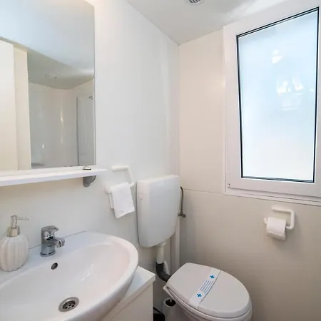 Kemping Mobile Cube - 3 Bedrooms, Terrace, Near