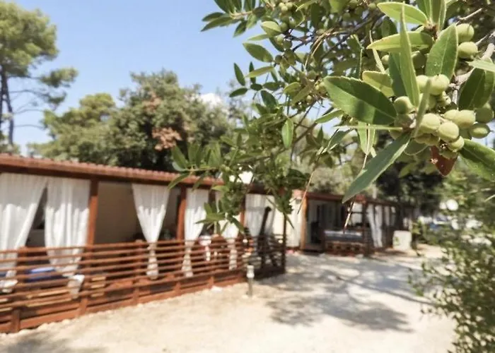 Campsite Mobile Home Cube - 3 Bedrooms, Terrace, Near Beach *