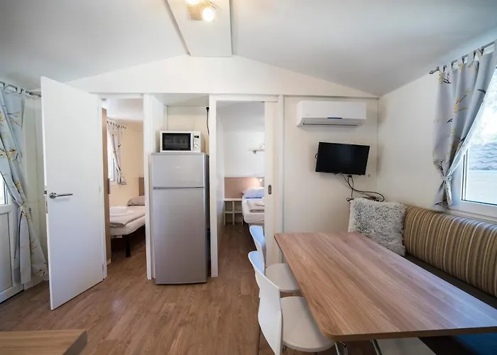 Mobile Home Cube - 3 Bedrooms, Terrace, Near Beach *