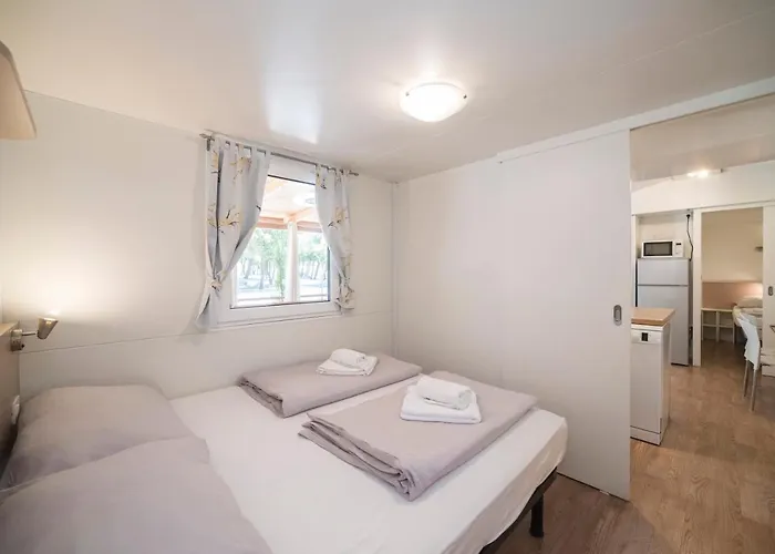 Campsite Mobile Home Cube - 3 Bedrooms, Terrace, Near Beach *